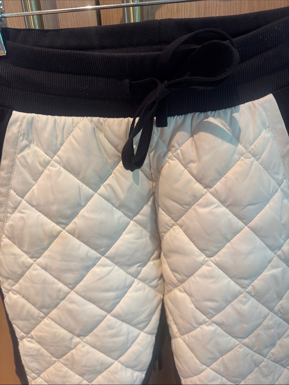 ALO Yoga Quilted White Front Panel Black Side Joggers - Picture 2 of 4